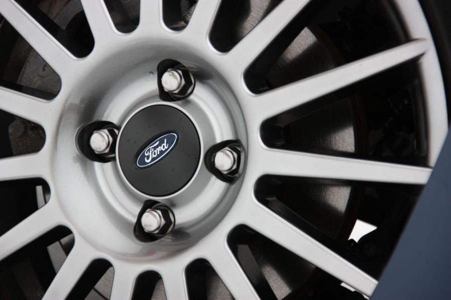 Ford Focus SES Coupe 2009 года  (фото 34 из 39)